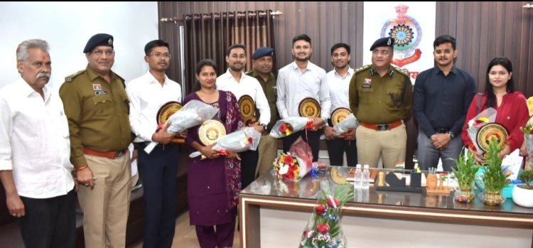 छत्तीसगढ़ लोकसेवा आयोग चयनितों का दुर्ग में सम्मान, एसएसपी विजय अग्रवाल ने दी शुभकामनाएँ