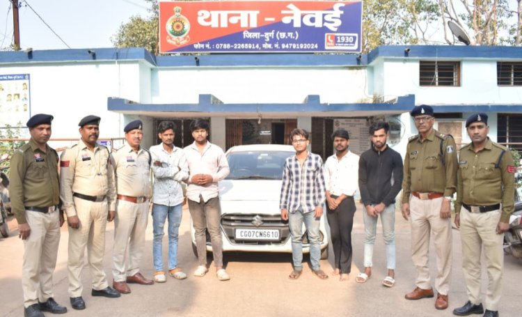 सड़क पर स्टंटबाजी पड़ी भारी—पांच युवक पकड़े गए, कार जब्त, केस दर्ज