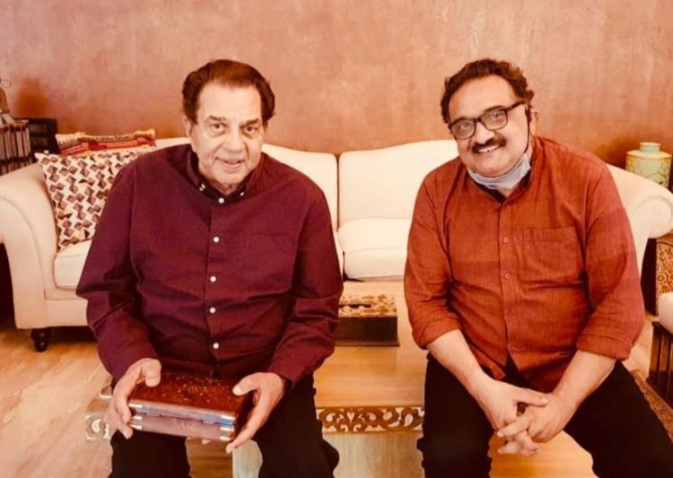 अभिनेता धर्मेंद्र को नगमे सुनाते भिलाई के संजय का वीडियो हुआ वायरल,गायक संजय सिंह का आत्मीय रिश्ता रहा अभिनेता धर्मेंद्र का