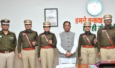 मुख्यमंत्री विष्णुदेव साय से प्रशिक्षु आईपीएस अधिकारियों ने की सौजन्य भेंट