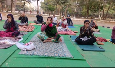 निःशुल्क योग एवं स्वास्थ्य शिविर का लाभ ले रहे तालपुरीवासी,पतंजलि योग समिति के सहयोग से हो रहा आयोजन