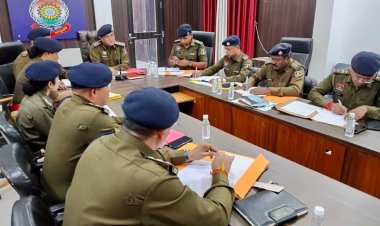 एसएसपी दुर्ग ने ली अपराध समीक्षा बैठक, वर्षांत से पूर्व लंबित प्रकरणों के निराकरण के निर्देश