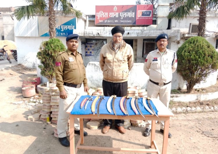 अवैध हथियार बेचने वाला आरोपी गिरफ्तार, 6 तलवारें जप्त