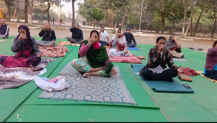 निःशुल्क योग एवं स्वास्थ्य शिविर का लाभ ले रहे तालपुरीवासी,पतंजलि योग समिति के सहयोग से हो रहा आयोजन