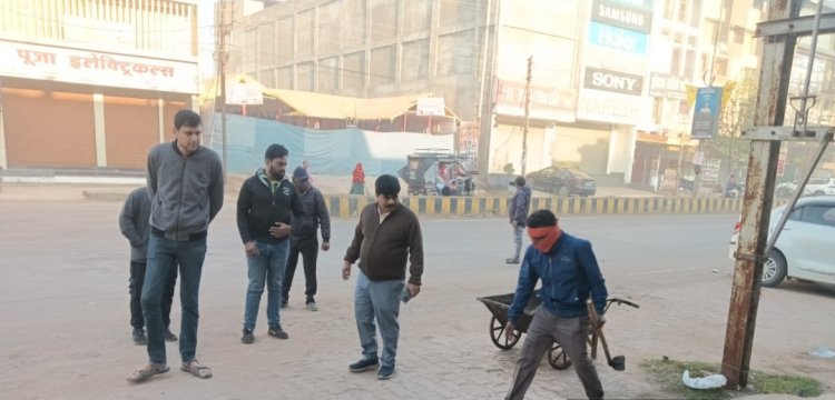 आयुक्त सुमित अग्रवाल का औचक निरीक्षण: अतिक्रमण हटाने और सफाई में लापरवाही पर नाराज़गी