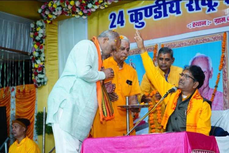 दुर्ग ग्रामीण विधायक ललित चंद्राकर ने 24 कुण्डीय गायत्री महायज्ञ में शामिल होकर अपनी आहुतियां अर्पित किया