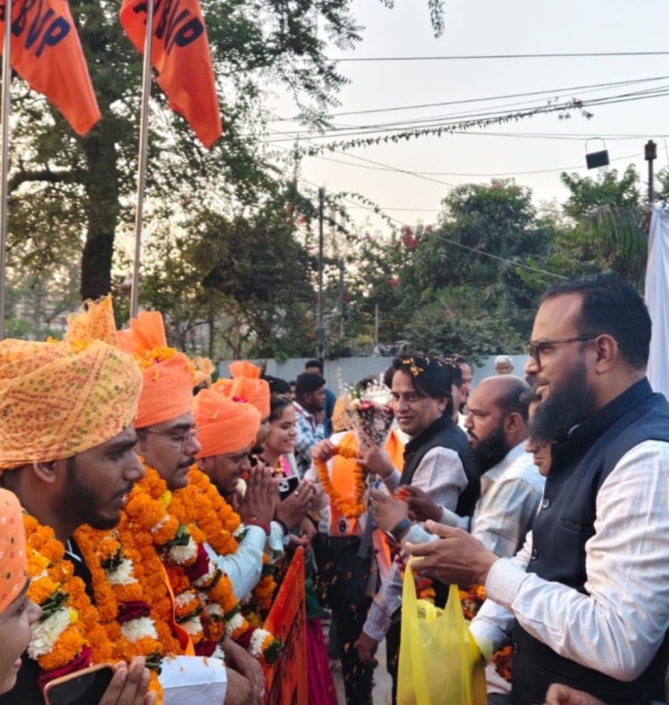 अभाविप के 58वें प्रदेश अधिवेशन की शोभायात्रा का दुर्ग में भव्य स्वागत,मुस्लिम समाज ने पुष्प वर्षा कर किया अभिनंदन, सामाजिक सौहार्द का दिया संदेश