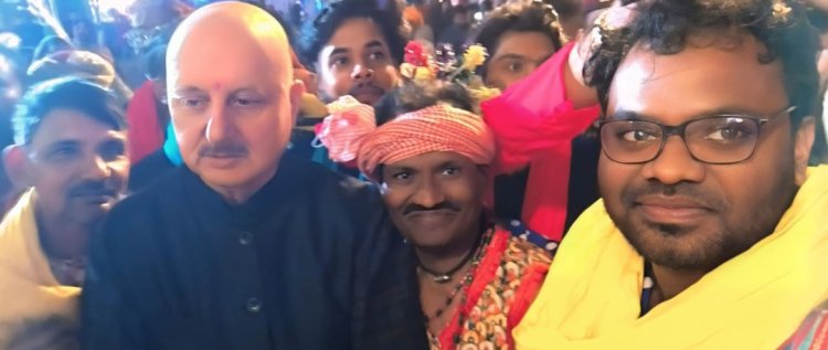 छत्तीसगढ़ के 101 पारंपरिक लोक वाद्य यंत्रों की जुगलबंदी से रंग जमाया देशभक्ति का, अभिनेता अनुपम खेर भी खुद को रोक नहीं पाए तारीफ करने से 