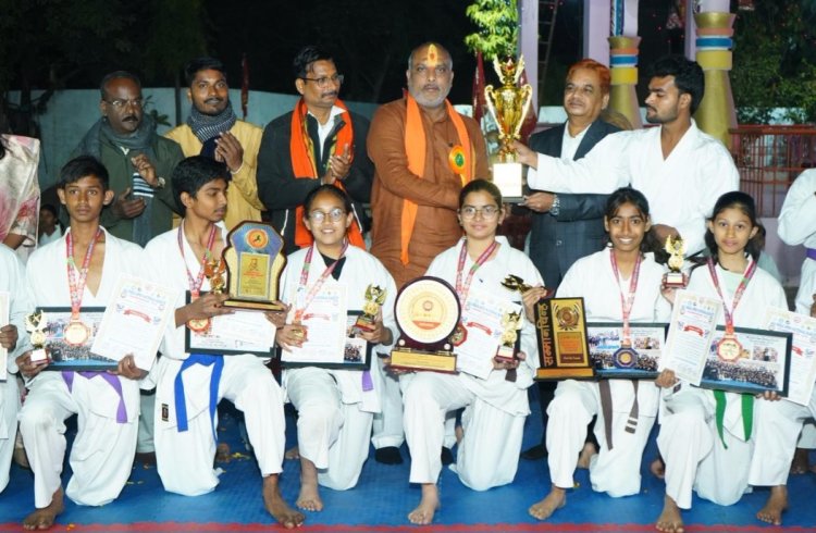 दुर्ग ग्रामीण विधायक ललित चंद्राकर  पदक विजेता सम्मान समारोह कार्यक्रम में शामिल हुए