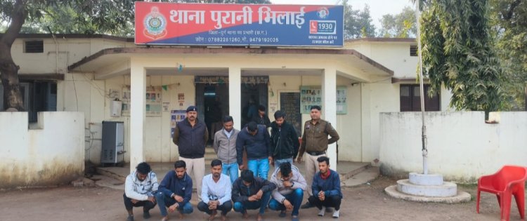 दुर्ग पुलिस की बड़ी कार्रवाई: दो अलग-अलग जगहों पर जुआ फड़ पर रेड, 12 जुआरी गिरफ्तार