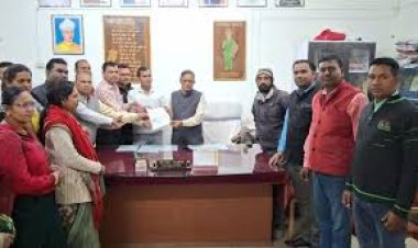 निजी मोबाइल में सरकारी ऐप पर आपत्ति: VSK ऐप को लेकर बेमेतरा में शिक्षकों का विरोध