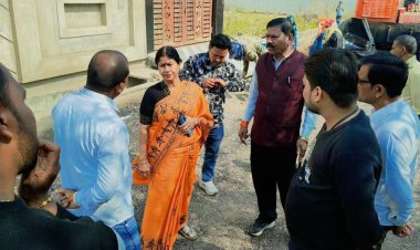 12 लाख के डामरीकरण कार्य का महापौर अलका बाघमार ने किया स्थल निरीक्षण