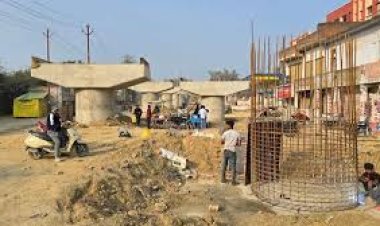 लापरवाही की इंतहा… ओवरब्रिज बनाने के लिए खोदा गड्ढा, गिरकर हुई युवक की मौत