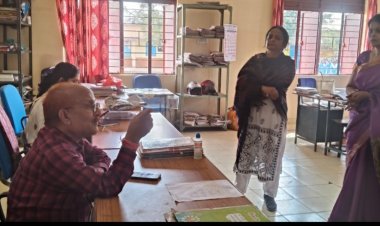 जिला शिक्षा अधिकारी ने विद्यालयों में चल रही 10वीं एवं 12वीं प्री बोर्ड परीक्षा का किया औचक निरीक्षण