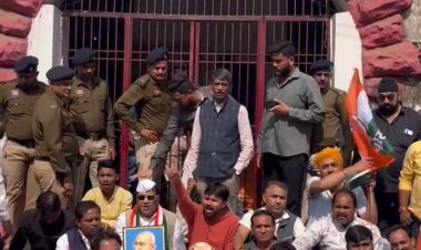 राष्ट्रपिता महात्मा गांधी की पुण्यतिथि पहली बार शराब  दुकाने खुली कांग्रेस ने किया विरोध और आबकारी कार्यालय का घेराव -- अय्यूब खान 