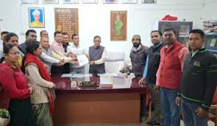 निजी मोबाइल में सरकारी ऐप पर आपत्ति: VSK ऐप को लेकर बेमेतरा में शिक्षकों का विरोध