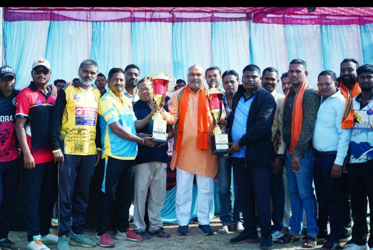 ग्राम डूमरडीह में क्रिकेट मैच प्रतियोगिता का भव्य आयोजन शामिल हुए दुर्ग ग्रामीण विधायक ललित चंद्राकर 