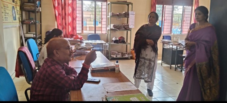 जिला शिक्षा अधिकारी ने विद्यालयों में चल रही 10वीं एवं 12वीं प्री बोर्ड परीक्षा का किया औचक निरीक्षण