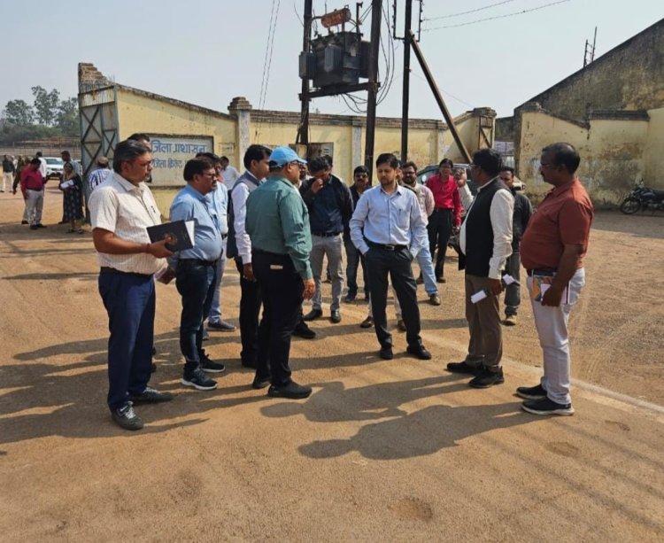 गणतंत्र दिवस की तैयारियों के संबंध में कलेक्टर ने रविशंकर स्टेडियम ग्राउंड का किया निरीक्षण