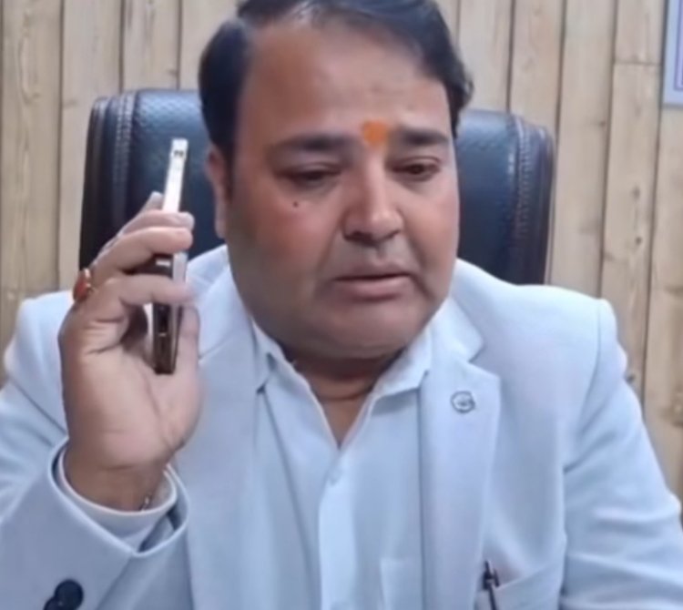 मुख्यमंत्री योगी आदित्यनाथ के समर्थन में इस्तीफे के बाद डिप्टी कमिश्नर (GST) पर फर्जी दिव्यांग प्रमाण पत्र का गंभीर आरोप