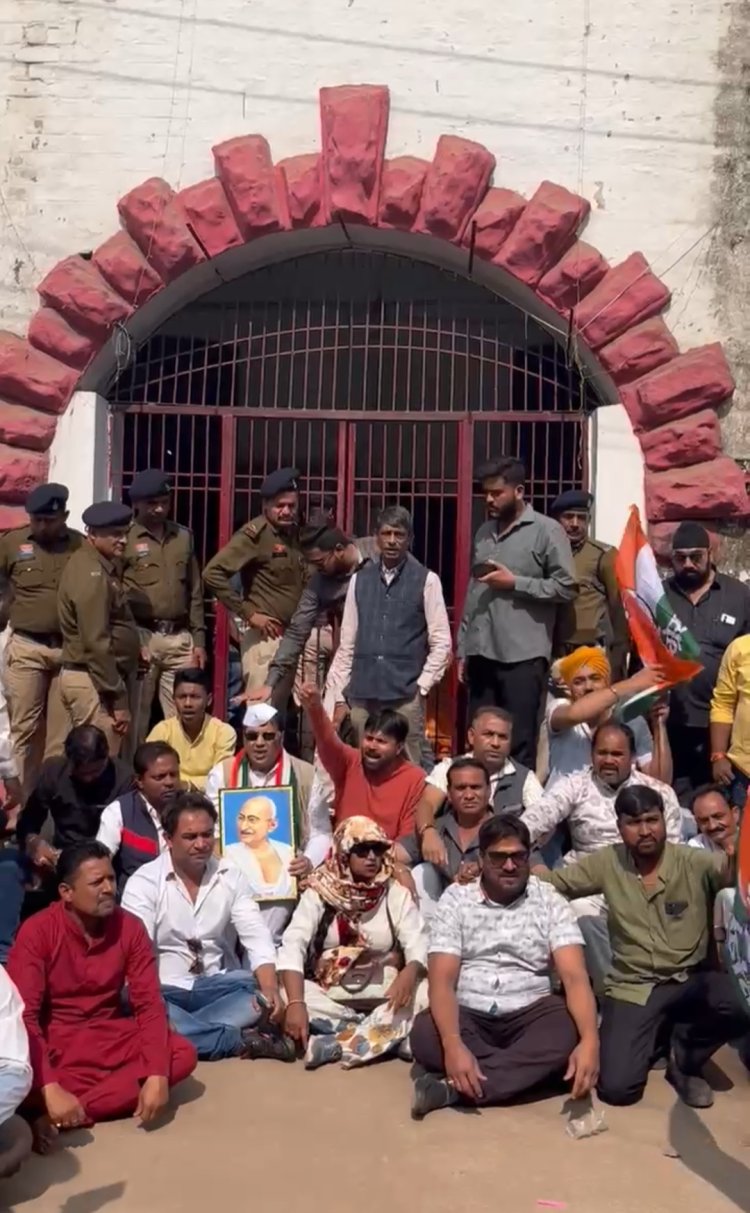 राष्ट्रपिता महात्मा गांधी की पुण्यतिथि पहली बार शराब  दुकाने खुली कांग्रेस ने किया विरोध और आबकारी कार्यालय का घेराव -- अय्यूब खान 