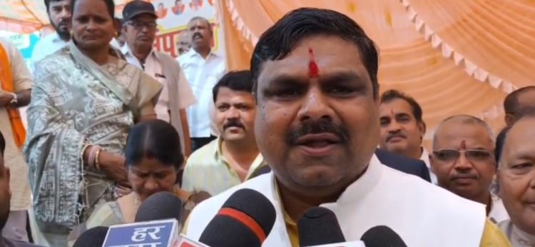 "रात में कानून भी सो जाता है?” — स्कूल शिक्षा मंत्री के बयान ने ट्रैफिक नियमों को किया भ्रमित