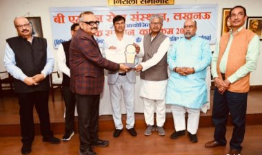 गायक संजय को मिला प्रतिष्ठित बंश बहादुर मल्ल संगीतश्री सम्मान, गीतों से बांधा समा,लखनऊ में देश भर के कलाकारों के साथ विशेष समारोह में दिया गया सम्मान