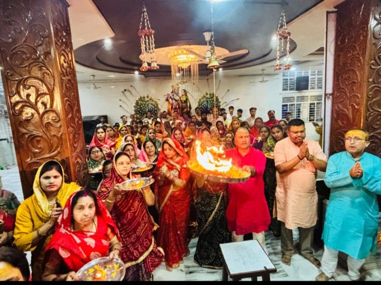 सत्तीचौरा माँ दुर्गा मंदिर, गंजपारा दुर्ग में अभिषेक, महाआरती, प्रसादी एवं आतिशबाजी के साथ मनाया गया मंदिर का विशेष दिन