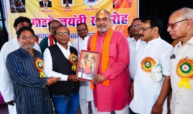 नेवई प्राचीन बैकुंठधाम मंदिर में आयोजित राष्ट्र संत शिरोमणि गाडगे बाबा की 150वीं जयंती समारोह में दुर्ग ग्रामीण विधायक ललित चंद्राकर शामिल हुए