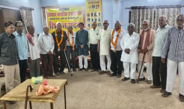 वैशाली नगर के सियान सदन में बुजुर्गों ने मनाई सदीपूर्ण होली, पुरानी यादें हुईं ताज़ा