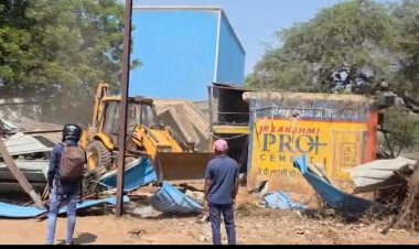 दुर्ग : समोदा में प्रशासन की बड़ी कार्रवाई: शासकीय जमीन से अवैध दुकान और कब्जा हटाया