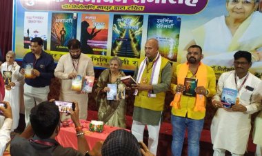 दुर्ग-भिलाई के साहित्यकारों ने दी गरिमामयी उपस्थिति, पांच पुस्तकों का विमोचन