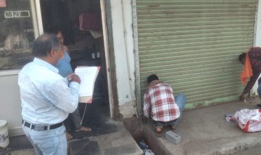 दुर्ग : किराया बकाया पर निगम की सख्ती: अग्रसेन चौक की 6 दुकानें सीलबंद