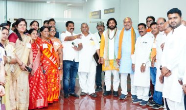 दुर्ग ग्रामीण विधायक ललित चंद्राकर के नेतृत्व में यादव समाज के जनप्रतिनिधियों ने देखी विधान सभा सत्र की कार्यवाही