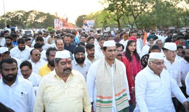 भिलाई बचाओ आंदोलन में जनसैलाब, विधायक  देवेंद्र यादव के साथ निकली पदयात्रा