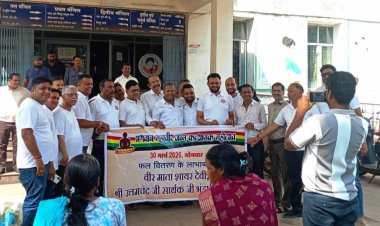 महावीर जयंती पर मानव सेवा: जिला अस्पताल में मरीजों को फल वितरण