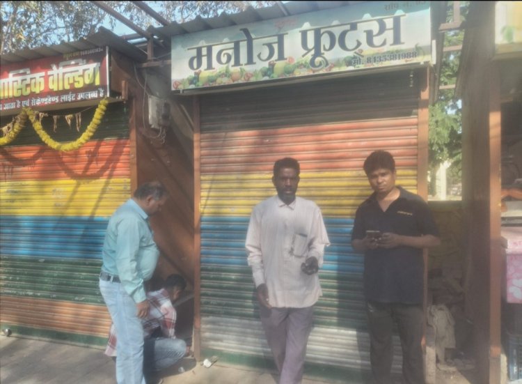 बकाया किराया नहीं चुकाने पर निगम की बड़ी कार्रवाई, मानस भवन के पास 16 गुमटियां सीलबंद