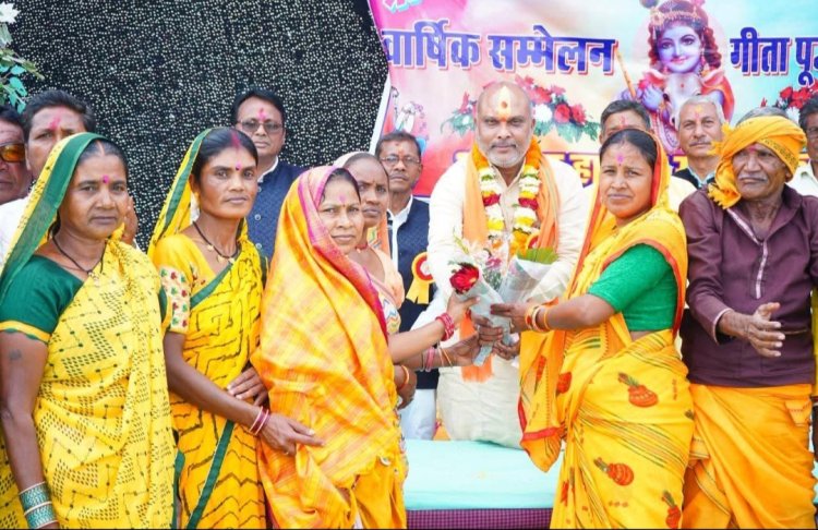 गीता पूजा कार्यक्रम में सम्मिलित हुए दुर्ग ग्रामीण विधायक ललित चंद्राकर