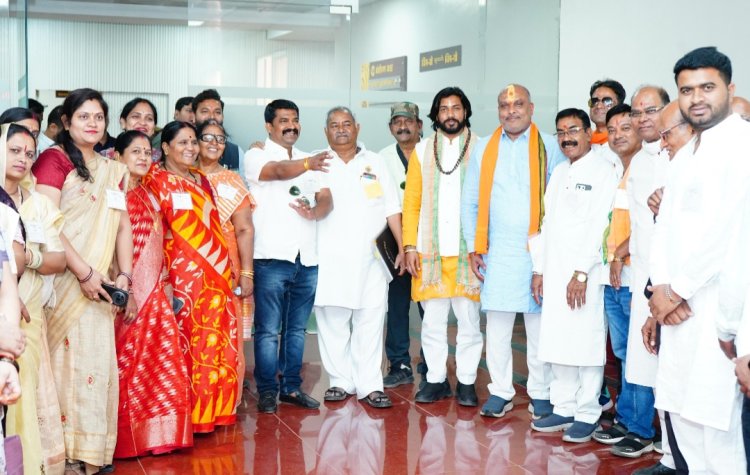 दुर्ग ग्रामीण विधायक ललित चंद्राकर के नेतृत्व में यादव समाज के जनप्रतिनिधियों ने देखी विधान सभा सत्र की कार्यवाही