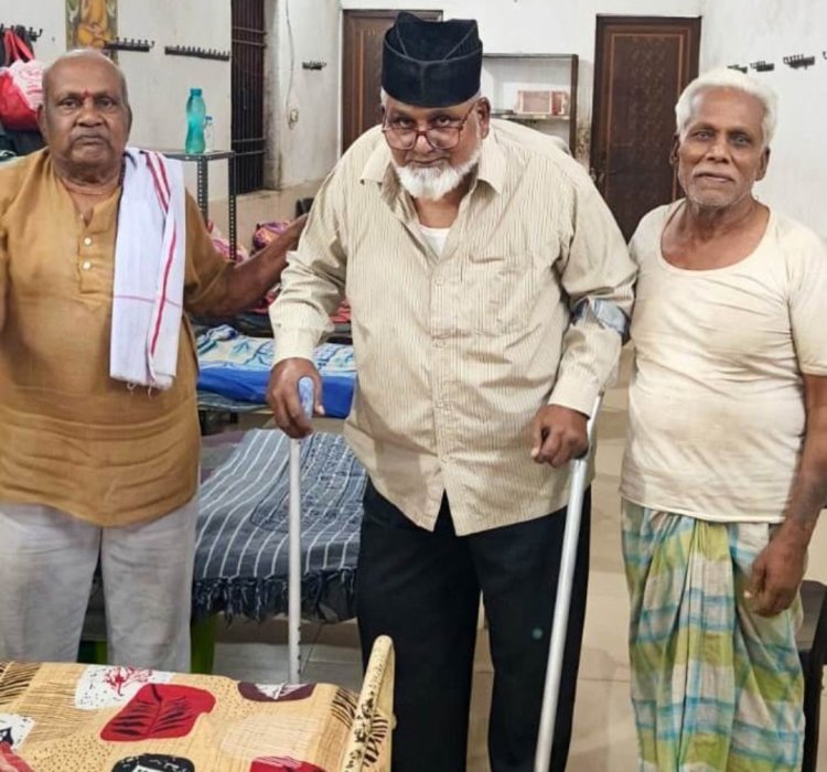 ईद पर वृद्धाश्रम में बंटी खुशियां, बुजुर्गों संग मनाया जश्न