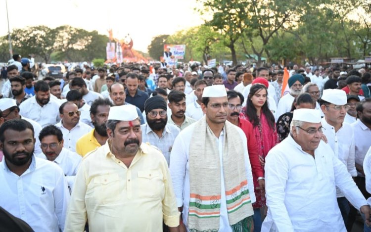 भिलाई बचाओ आंदोलन में जनसैलाब, विधायक  देवेंद्र यादव के साथ निकली पदयात्रा