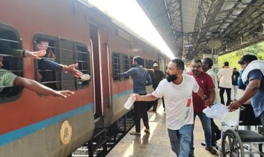 गर्मी में सेवा का संकल्प: साईं नाथ समिति ने ट्रेन यात्रियों को पिलाया ठंडा पानी