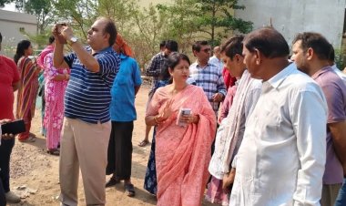 वार्ड 40 में महापौर का दौरा: तालाब बचाने सख्ती, पाइपलाइन-नाली निर्माण जल्द