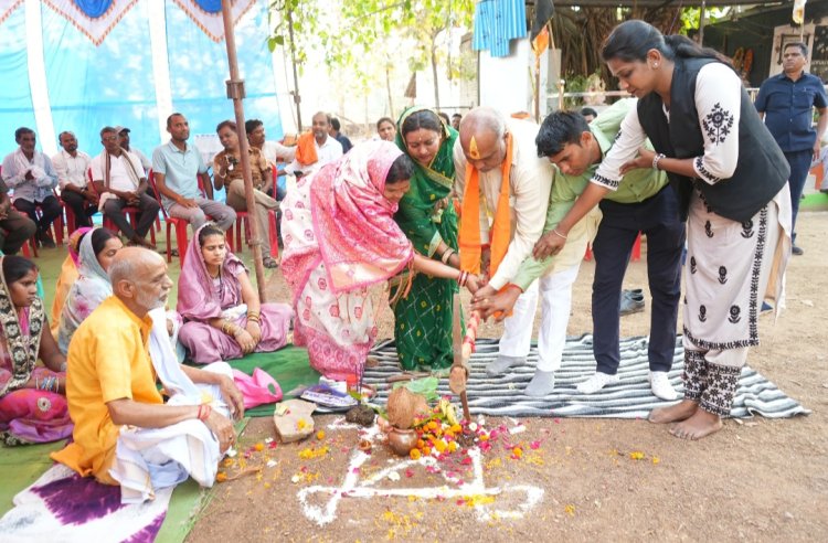 दुर्ग :ग्राम नगपुरा में विकास की नई शुरुआत: विधायक ललित चंद्राकर ने सामुदायिक भवन व श्रीकृष्ण मंदिर का किया भूमिपूजन