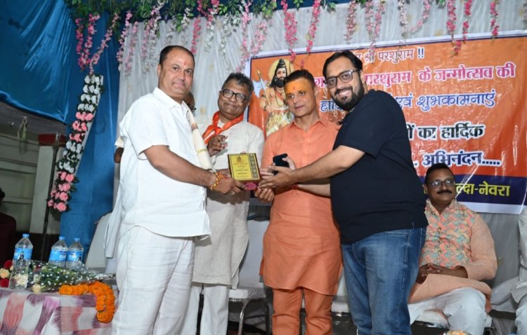 "मानव सेवा एवं गौ सेवा के कार्य के लिए जन समर्पन सेवा संस्था के अध्यक्ष योगेन्द्र शर्मा बंटी का प्रदेश स्तरीय सम्मान हुआ"