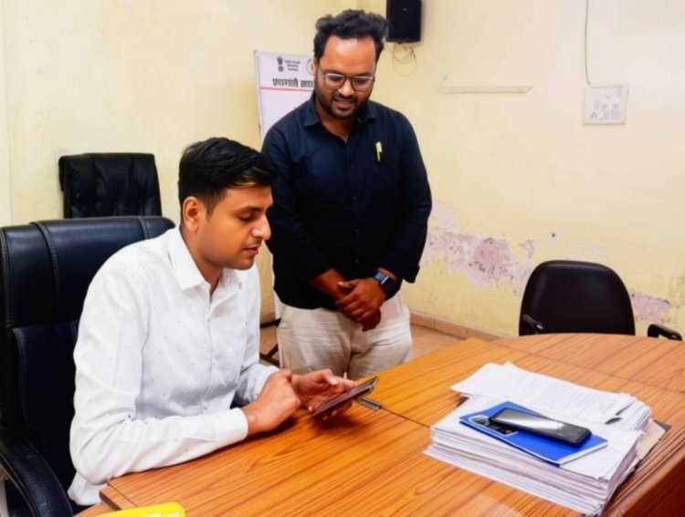 दुर्ग निगम कमिश्नर ने खुद किया स्व-गणना, नागरिकों को दिया डिजिटल भागीदारी का संदेश