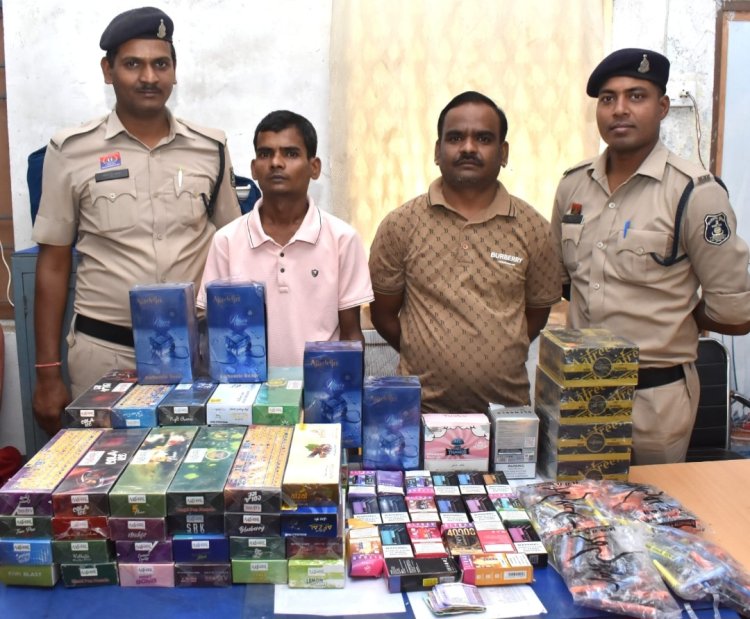 अवैध हुक्का व ई-सिगरेट बिक्री पर पुलिस का छापा, दो गिरफ्तार