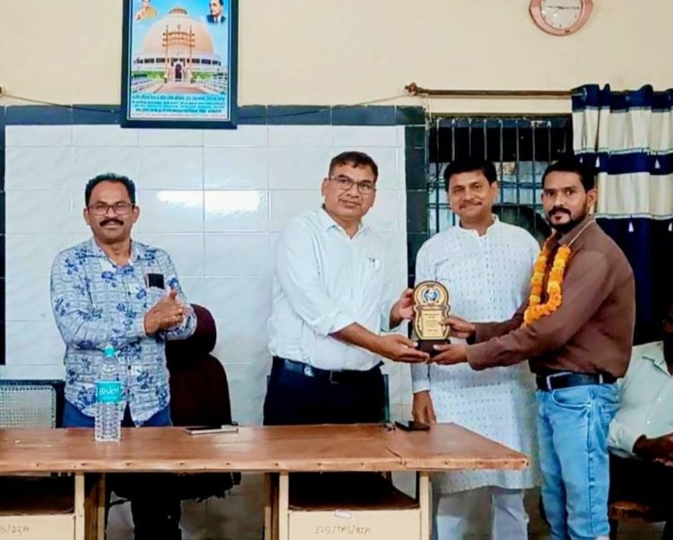 रक्तदान के क्षेत्र में उत्कृष्ट कार्य करने पर रेलवे ने किया दीपक का सम्मान