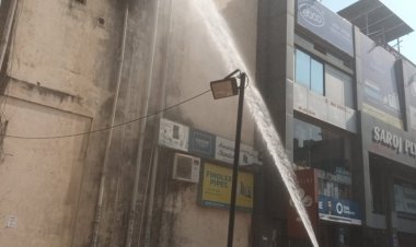 दक्षिण गंगोत्री में एवन इलेक्ट्रॉनिक्स में लगी आग, बड़ा हादसा टला