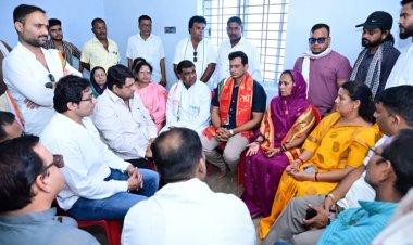 फूलबासन बाई से मिले विधायक देवेंद्र यादव, बोले– यह सरकार के लिए शर्मनाक घटना